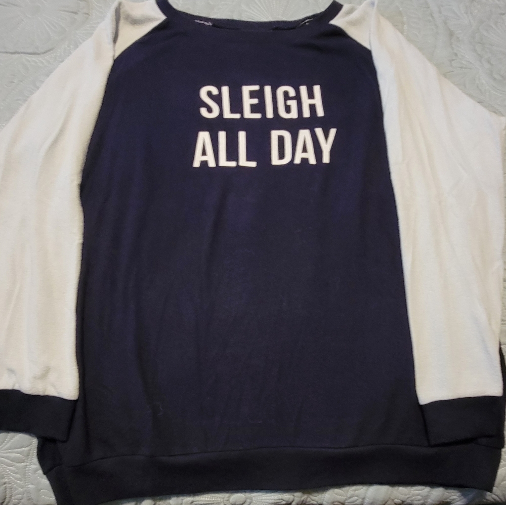 Lightweight cute and cozy top XXL.